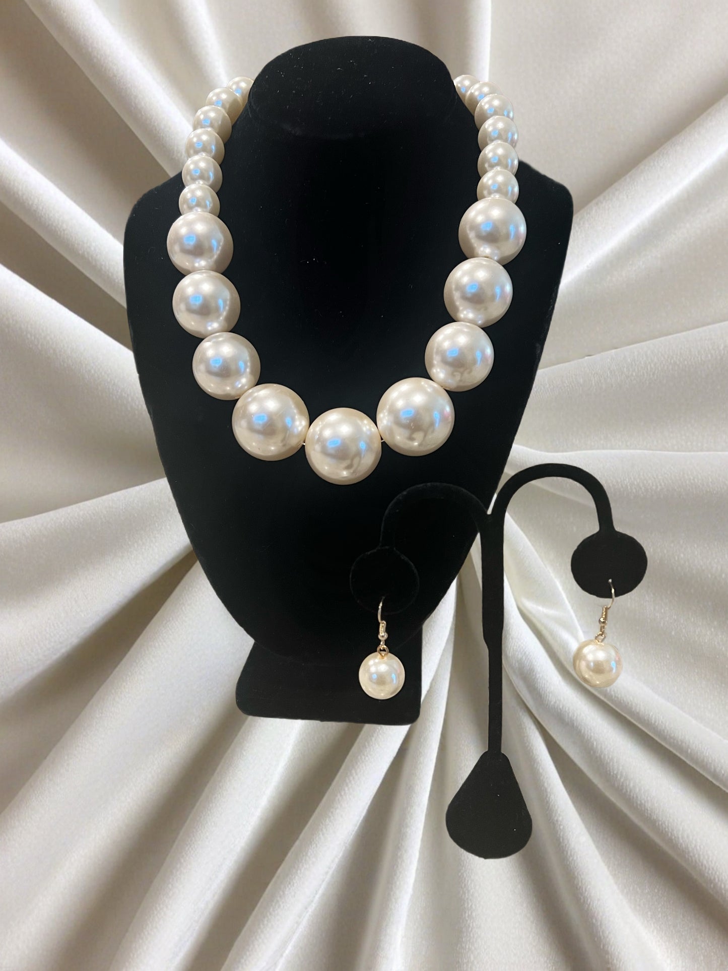 White Pearl Necklace Set